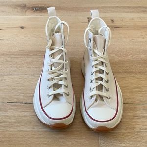 High-too converse sneakers with platform.